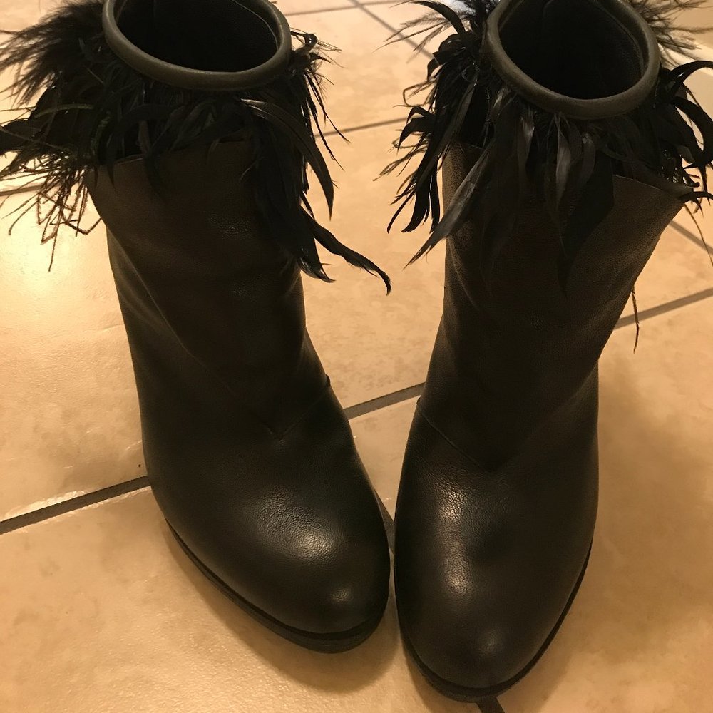 LD TUTTLE Black feather embellished booties